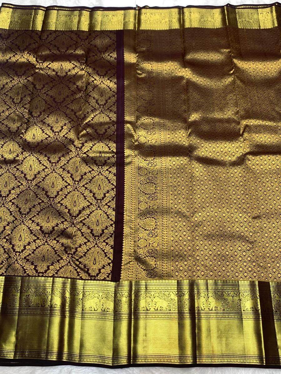 Piquant Wine Pure Zari Weaving Banarasi Silk Saree With Desultory Blouse Piece