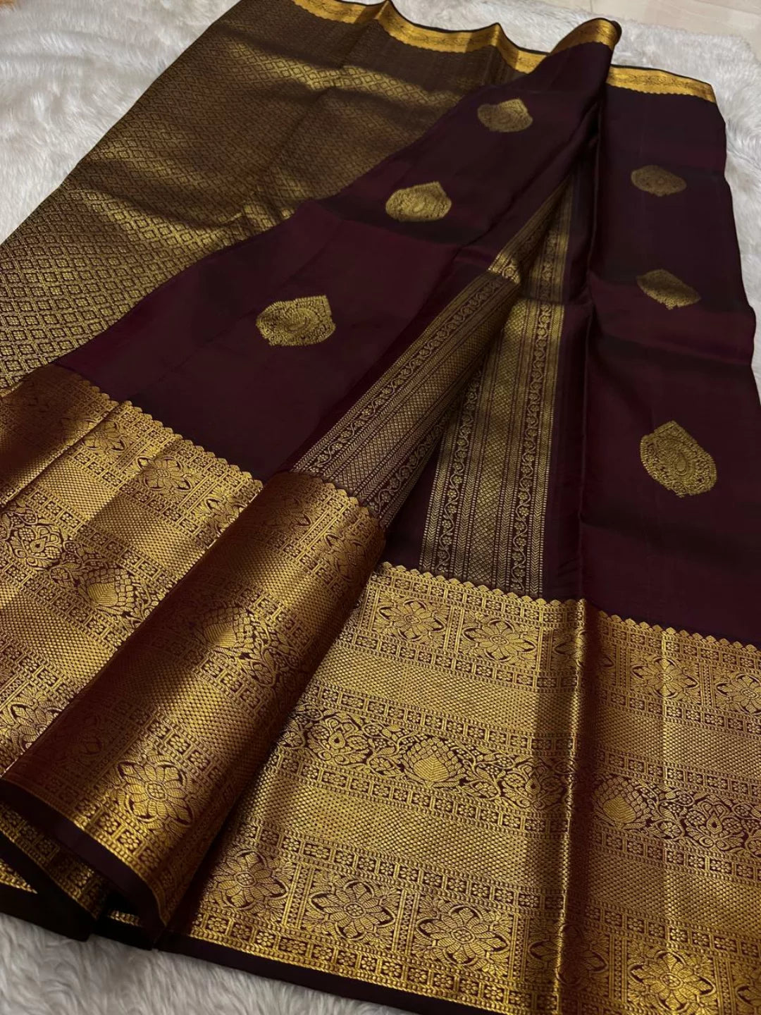 Fairytale Maroon Pure Zari Weaving Banarasi Silk Saree With Luxuriant Blouse Piece