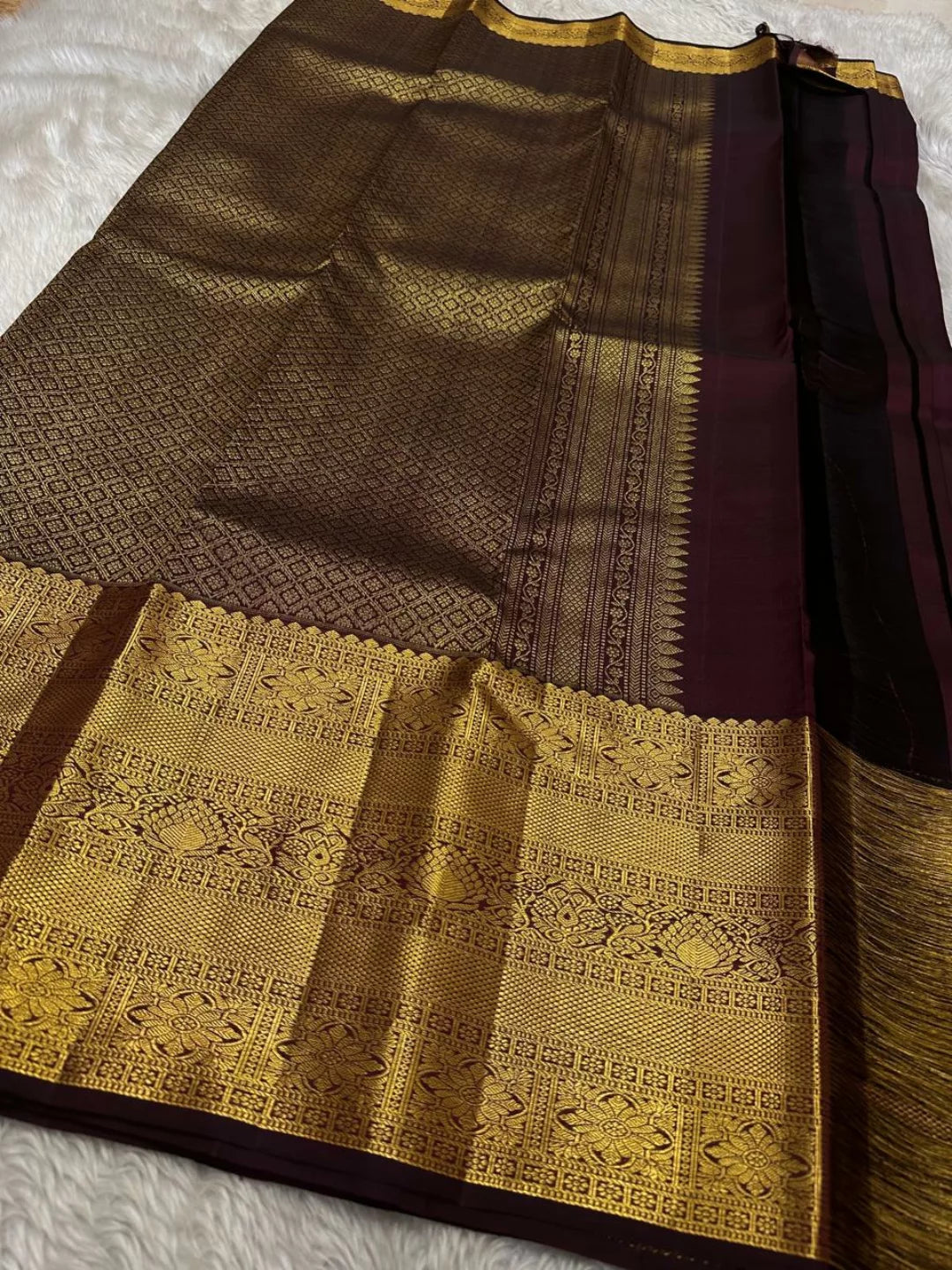 Fairytale Maroon Pure Zari Weaving Banarasi Silk Saree With Luxuriant Blouse Piece