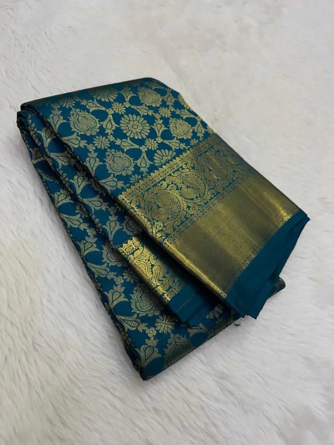 Murmurous Rama Pure Zari Weaving Banarasi Silk Saree With Piquant Blouse Piece