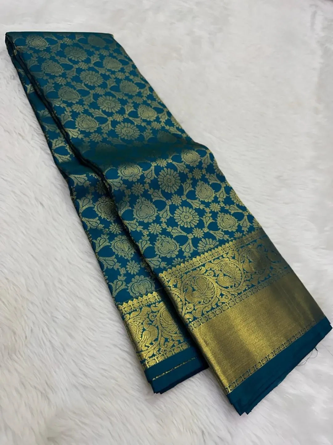 Murmurous Rama Pure Zari Weaving Banarasi Silk Saree With Piquant Blouse Piece