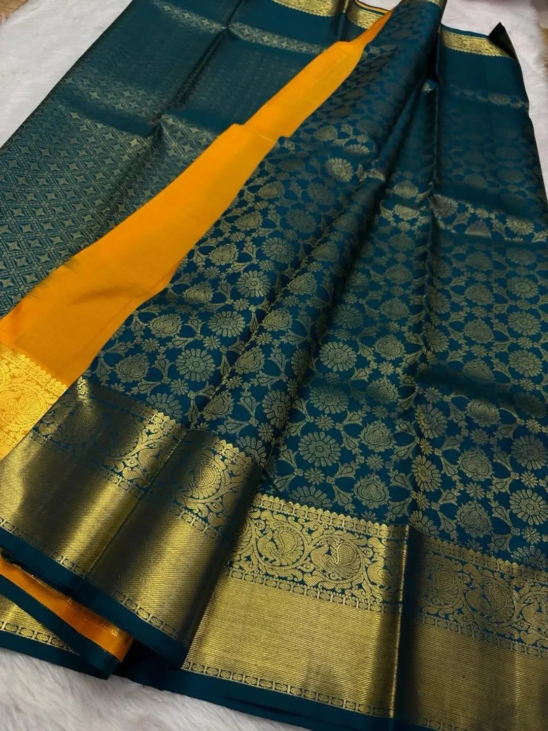 Murmurous Rama Pure Zari Weaving Banarasi Silk Saree With Piquant Blouse Piece
