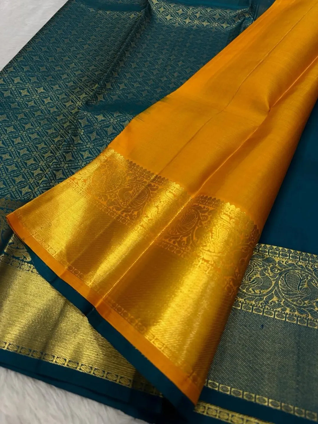 Murmurous Rama Pure Zari Weaving Banarasi Silk Saree With Piquant Blouse Piece