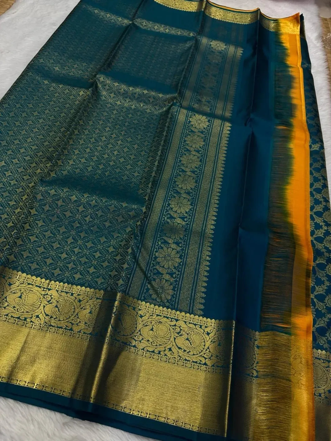 Murmurous Rama Pure Zari Weaving Banarasi Silk Saree With Piquant Blouse Piece