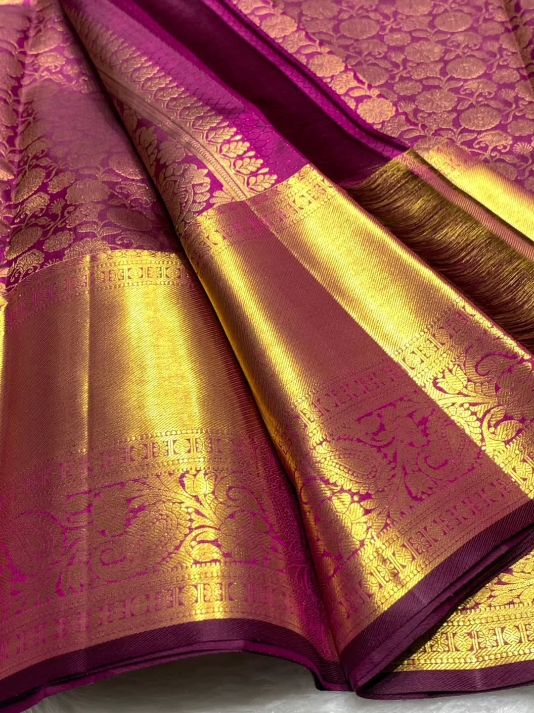 Bucolic Purple Pure Zari Weaving Banarasi Silk Saree With Appealing Blouse Piece