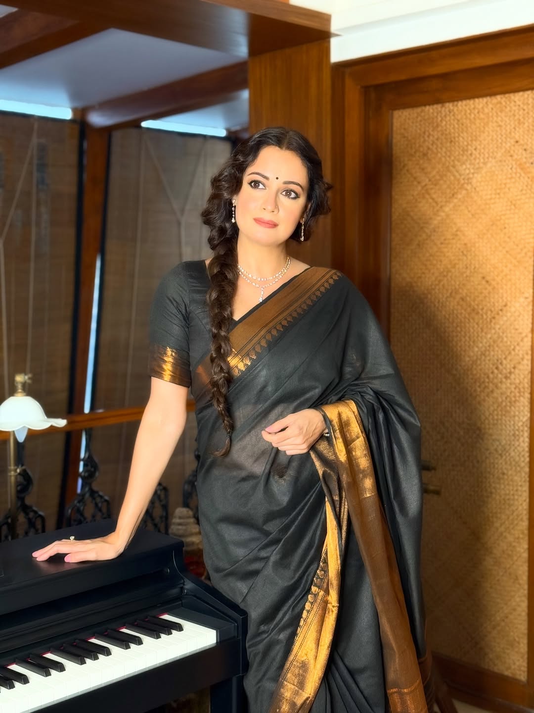 Extraordinary Black Pure Zari Weaving Banarasi Silk Saree With Dissemble Blouse Piece