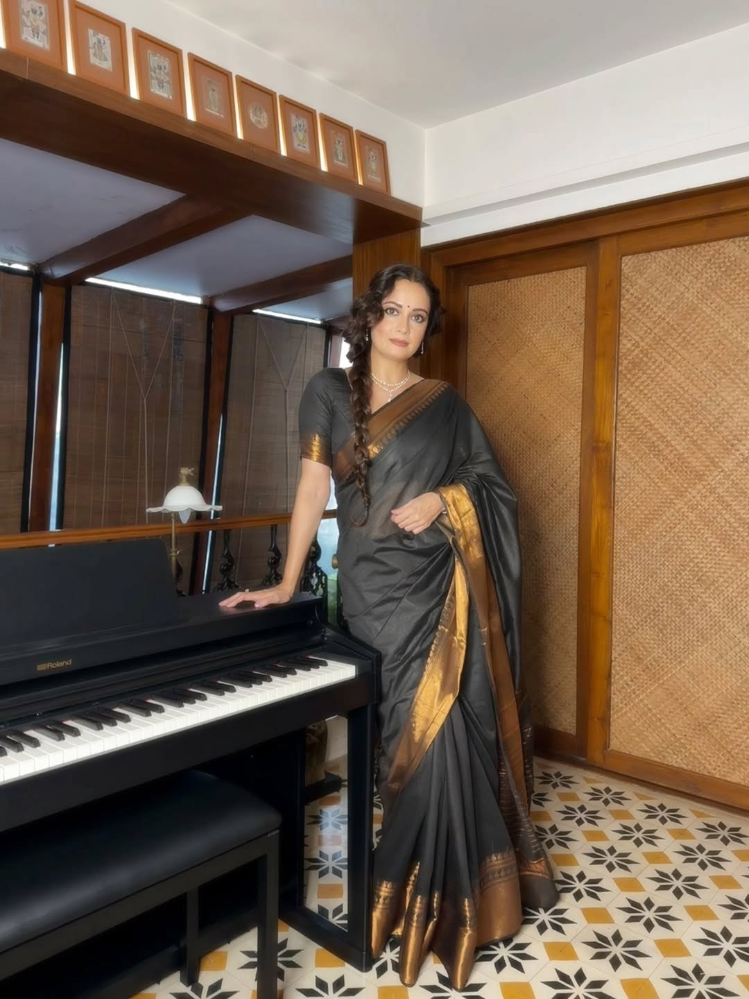 Extraordinary Black Pure Zari Weaving Banarasi Silk Saree With Dissemble Blouse Piece