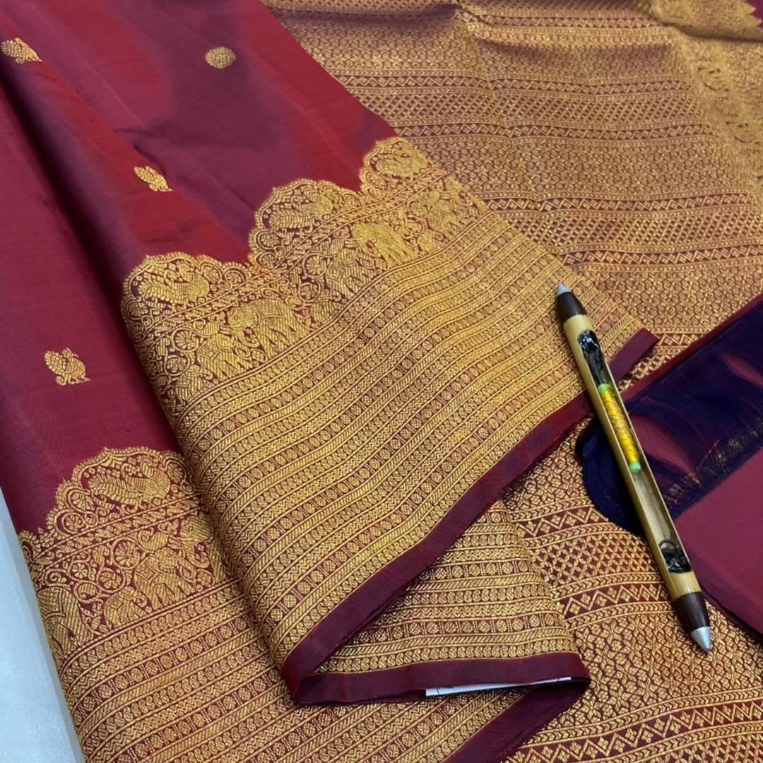 Admirable Maroon Pure Zari Weaving Banarasi Silk Saree With Chatoyant Blouse Piece