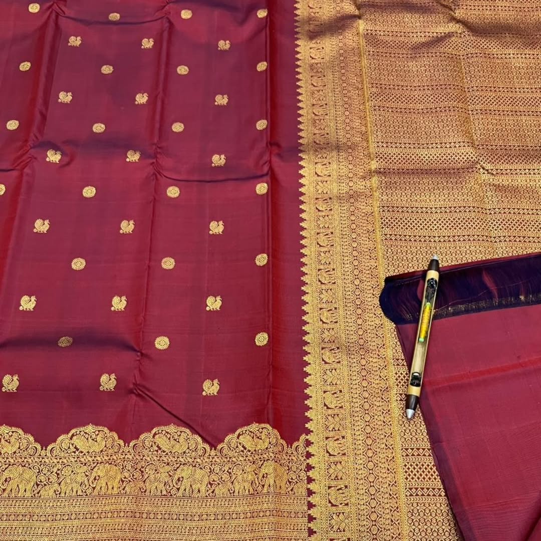 Admirable Maroon Pure Zari Weaving Banarasi Silk Saree With Chatoyant Blouse Piece