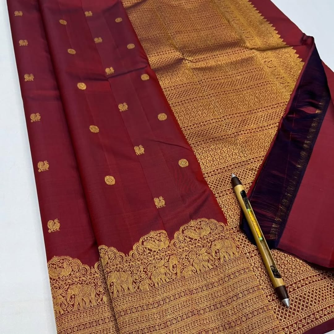 Admirable Maroon Pure Zari Weaving Banarasi Silk Saree With Chatoyant Blouse Piece