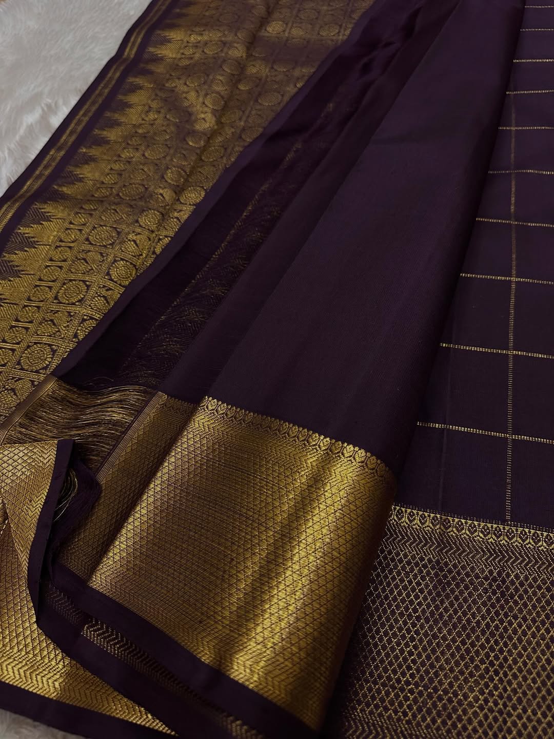 Desirable Purple Pure Zari Weaving Banarasi Silk Saree With Panache Blouse Piece
