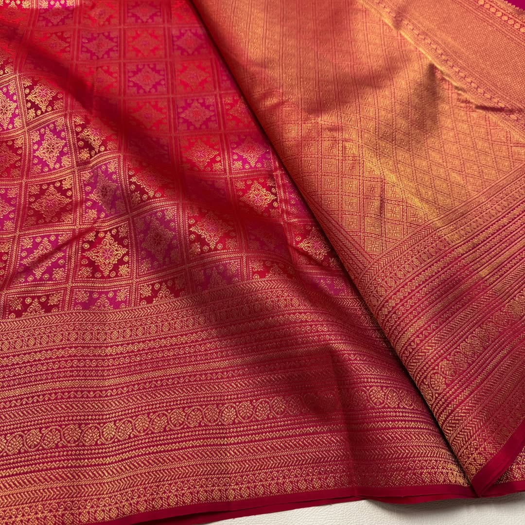 Enticing Dark Pink Soft Banarasi Silk Saree With Adorning Blouse Piece