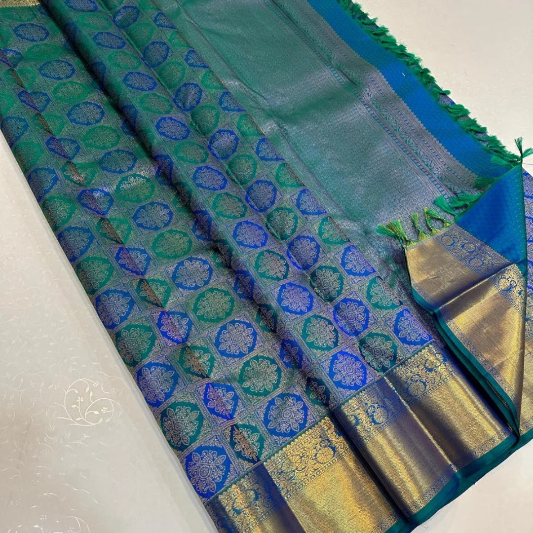 Profuse Firozi Pure Zari Weaving Banarasi Silk Saree With Resonant Blouse Piece