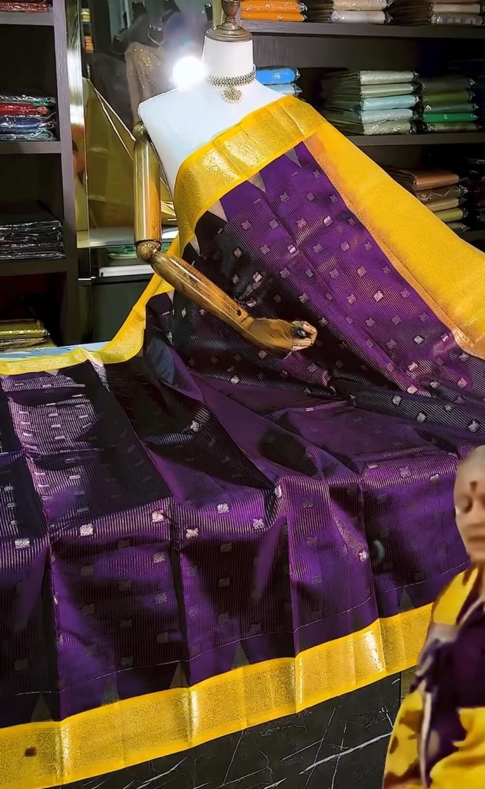 Pretty Purple Pure Zari Weaving Banarasi Silk Saree With Captivating Blouse Piece