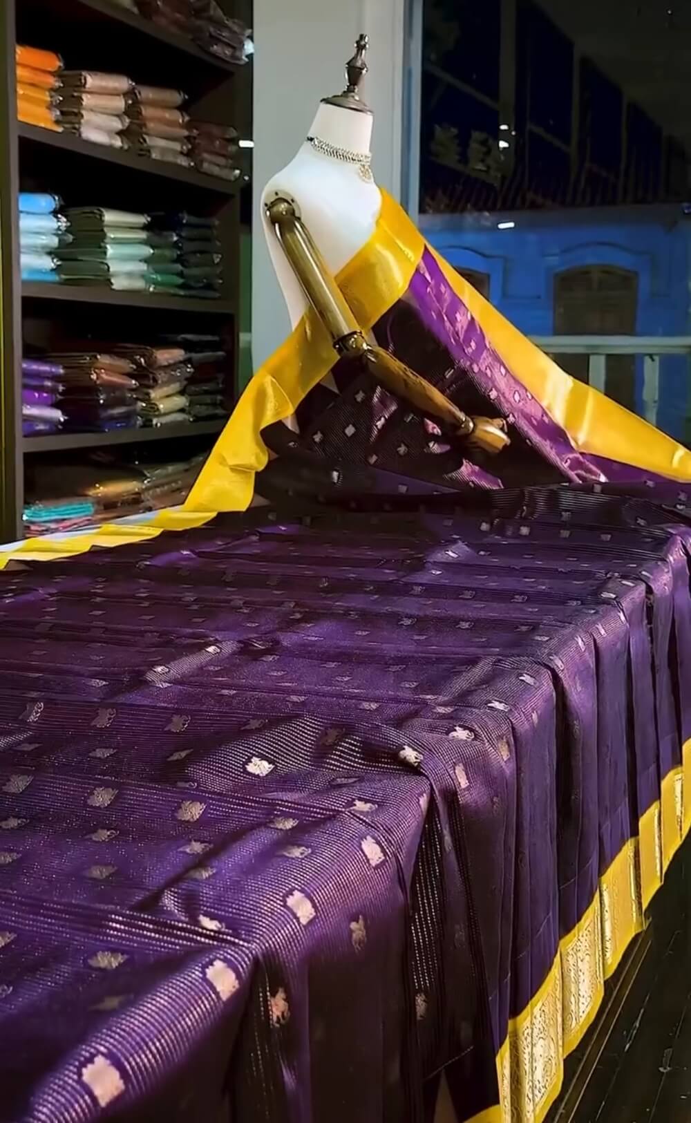 Pretty Purple Pure Zari Weaving Banarasi Silk Saree With Captivating Blouse Piece