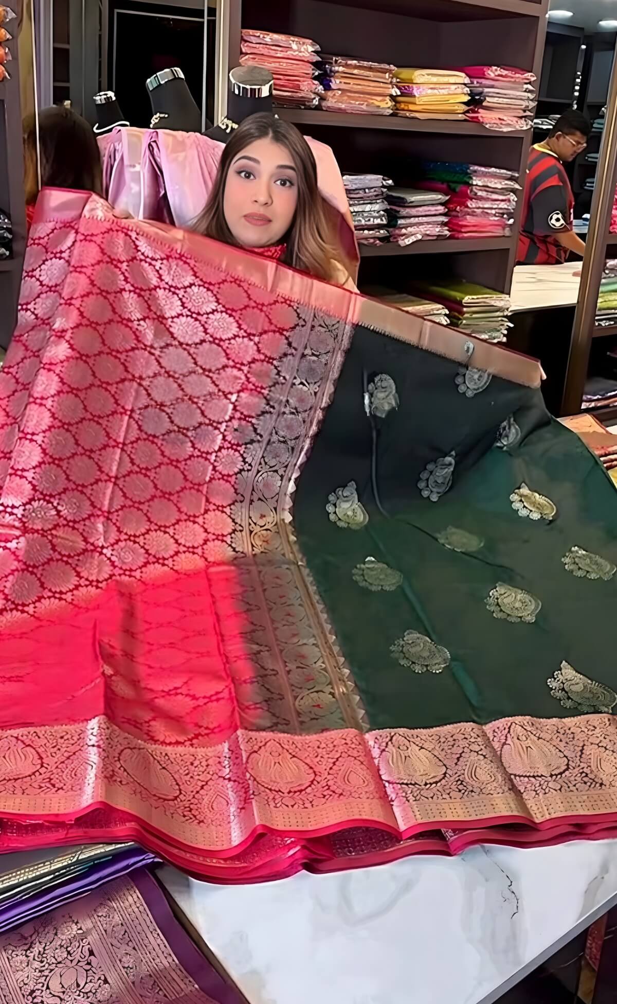 Redolent Dark Green Pure Zari Weaving Banarasi Silk Saree With Divine Blouse Piece