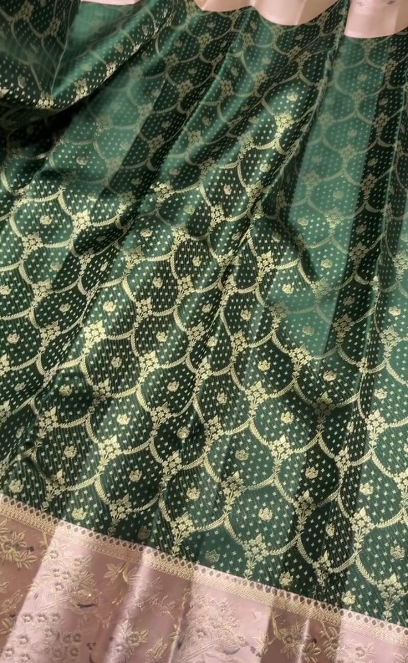 Magnificat Dark Green Pure Zari Weaving Banarasi Silk Saree With Rhapsody Blouse Piece