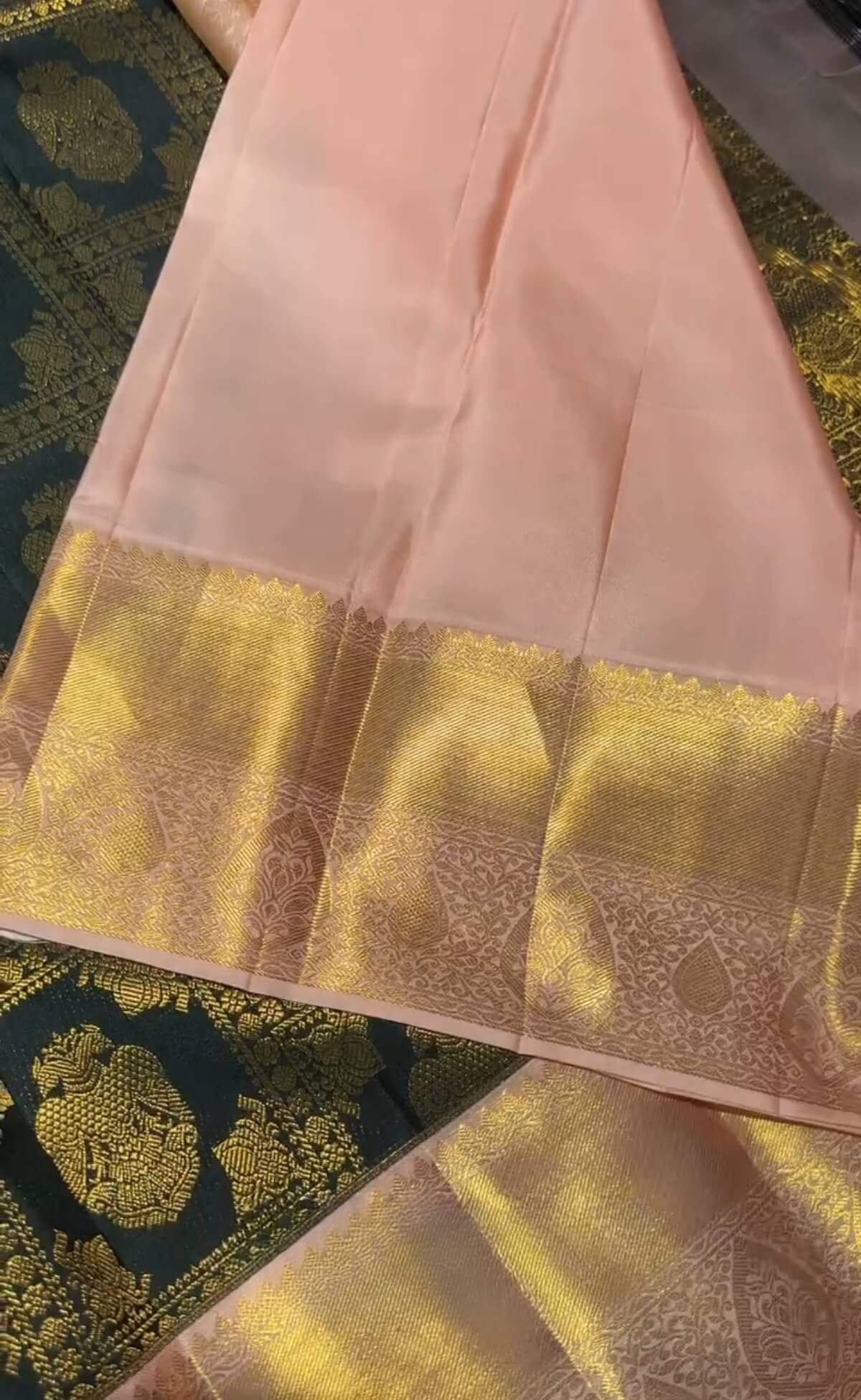 Profuse Dark Green Pure Zari Weaving Banarasi Silk Saree With Enchanting Blouse Piece