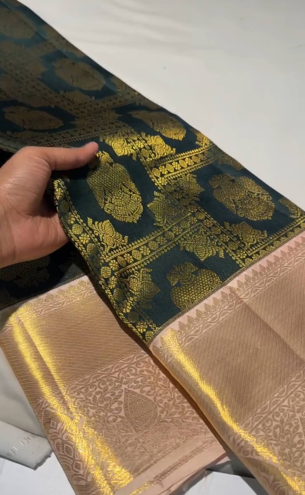 Profuse Dark Green Pure Zari Weaving Banarasi Silk Saree With Enchanting Blouse Piece