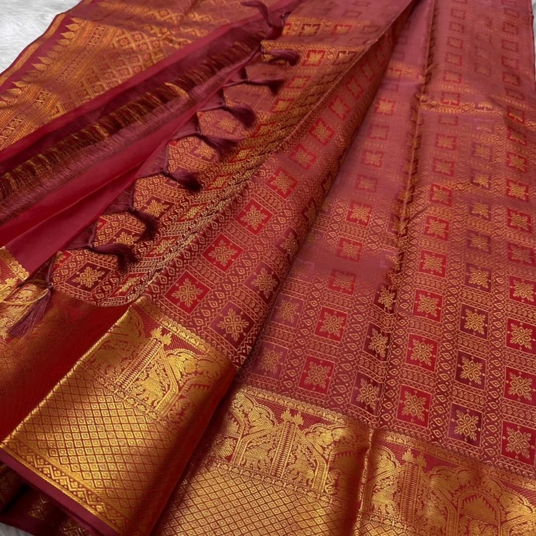 Whimsical Red Pure Zari Weaving Banarasi Silk Saree With Enthralling Blouse Piece