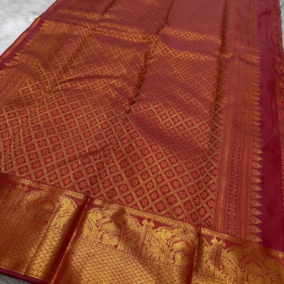 Whimsical Red Pure Zari Weaving Banarasi Silk Saree With Enthralling Blouse Piece