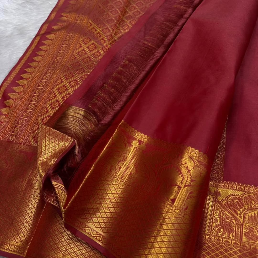 Whimsical Red Pure Zari Weaving Banarasi Silk Saree With Enthralling Blouse Piece
