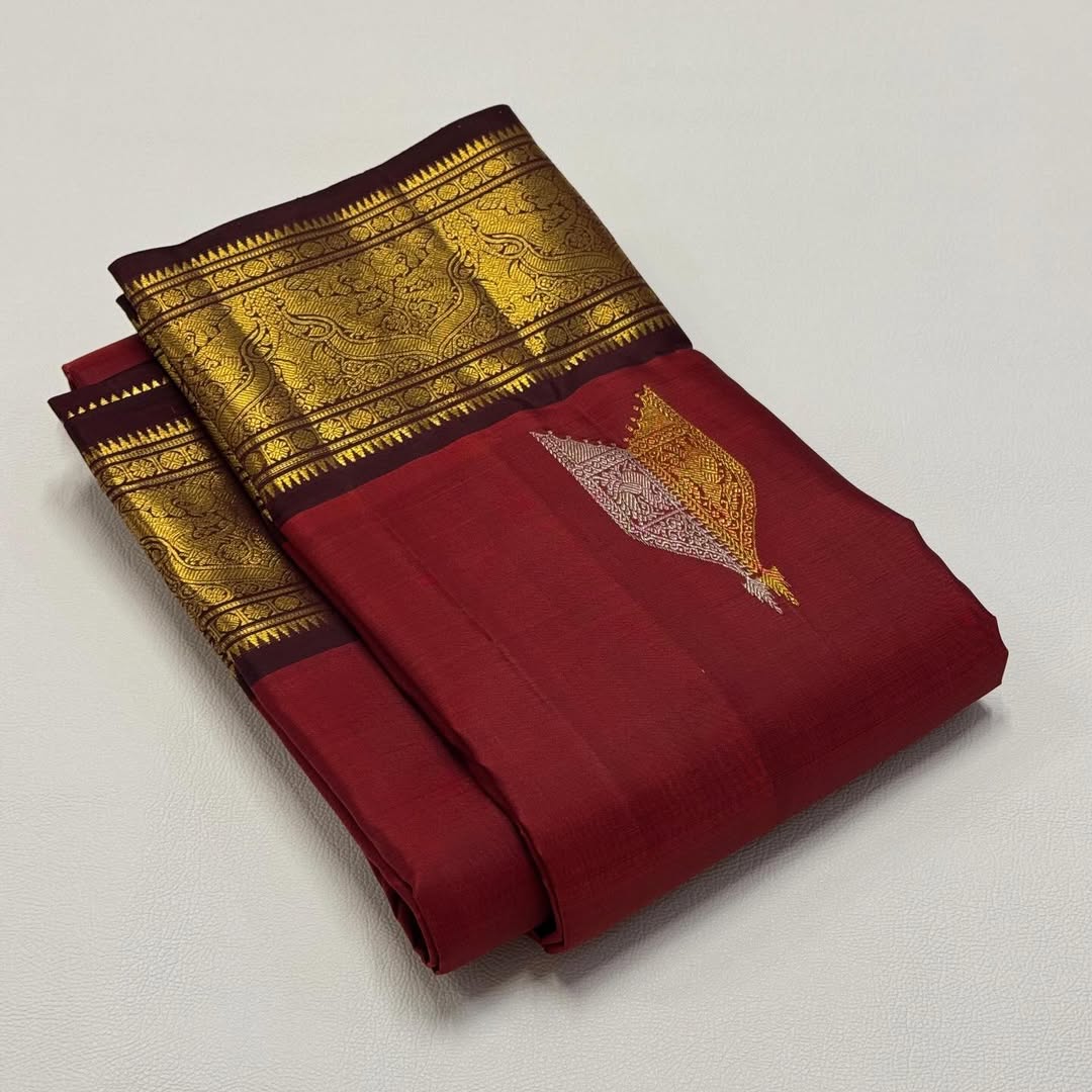 Magnetic Red Pure Zari Weaving Banarasi Silk Saree With Capricious Blouse Piece