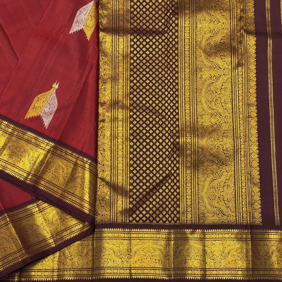 Magnetic Red Pure Zari Weaving Banarasi Silk Saree With Capricious Blouse Piece