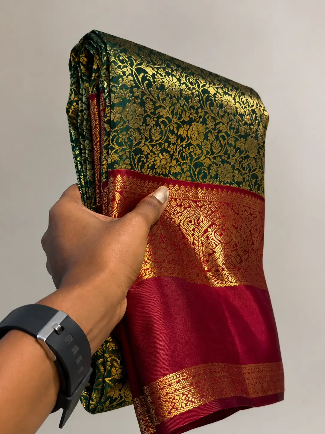 Artistic Dark Green Pure Zari Weaving Banarasi Silk Saree With Dazzling Blouse Piece