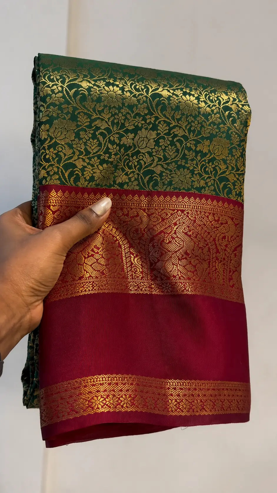 Artistic Dark Green Pure Zari Weaving Banarasi Silk Saree With Dazzling Blouse Piece
