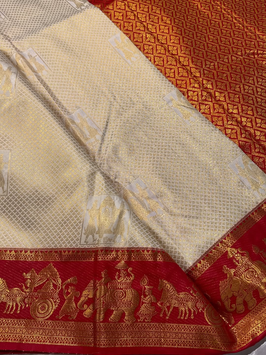 Resplendent Beige Pure Zari Weaving Banarasi Silk Saree With Splendiferous Blouse Piece