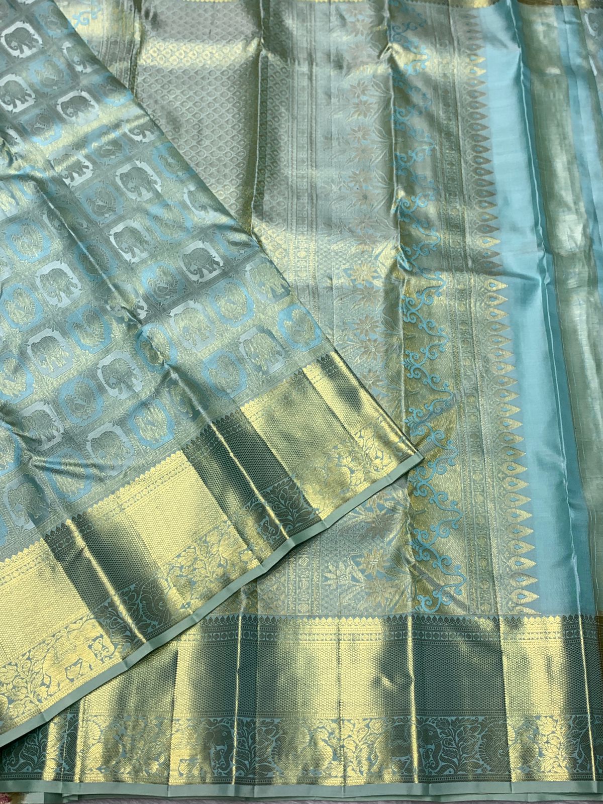 Flameboyant Sky Pure Zari Weaving Banarasi Silk Saree With Blissful Blouse Piece