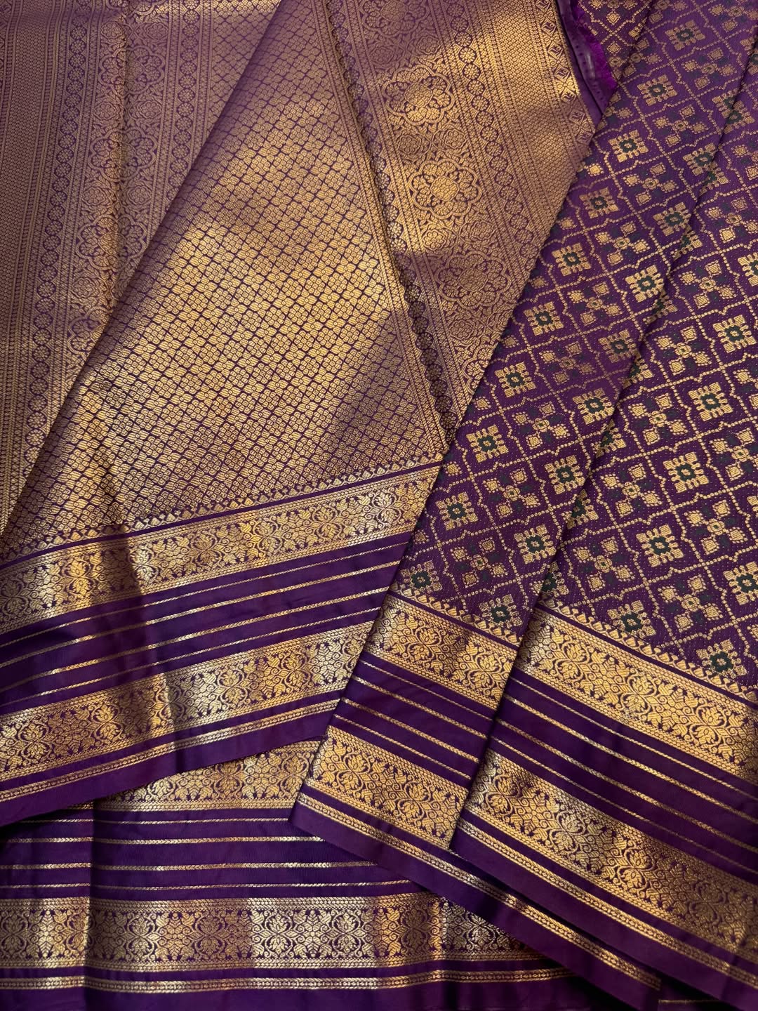 Sizzling Purple Pure Zari Weaving Banarasi Silk Saree With Quintessential Blouse Piece