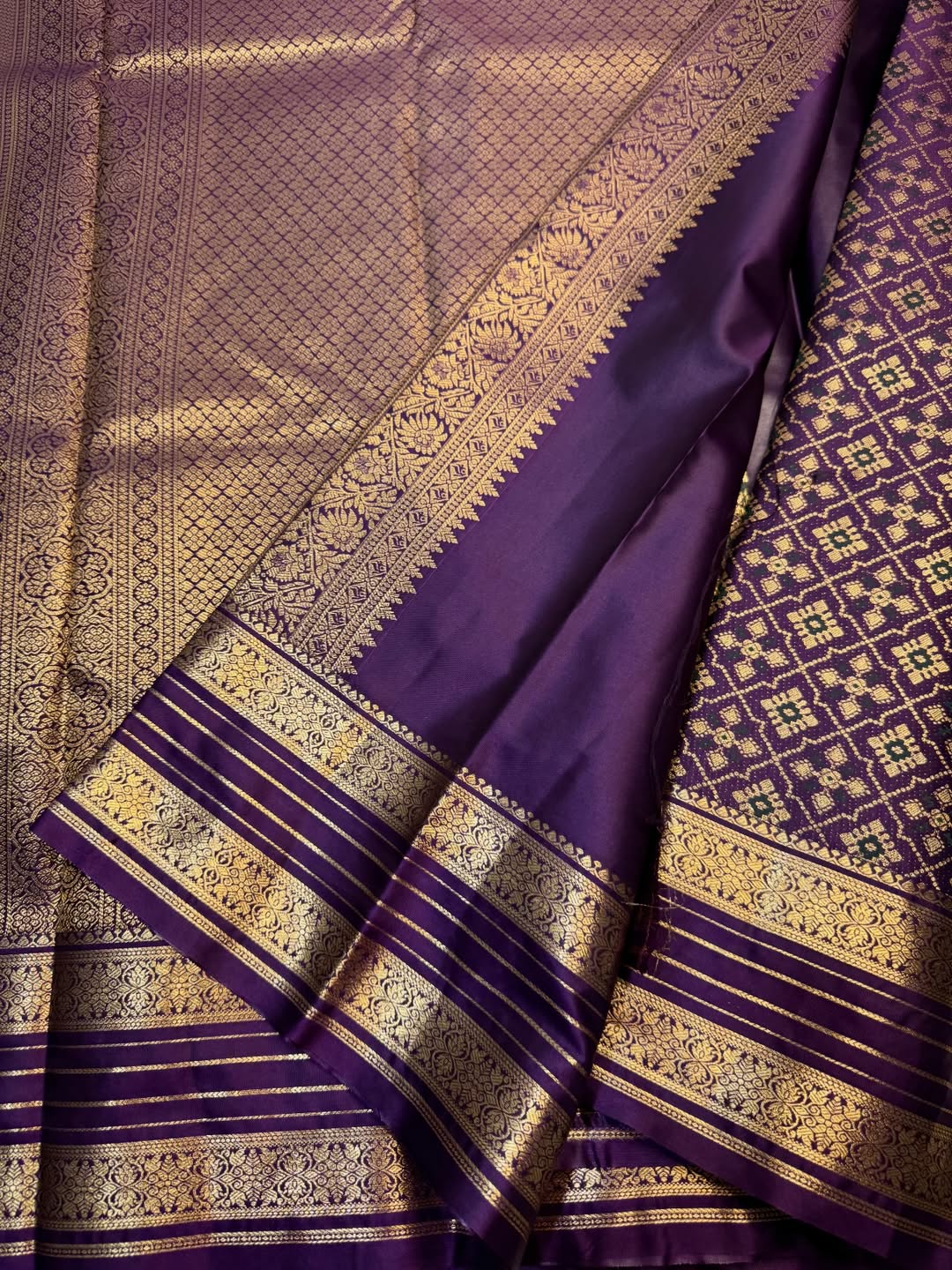 Sizzling Purple Pure Zari Weaving Banarasi Silk Saree With Quintessential Blouse Piece