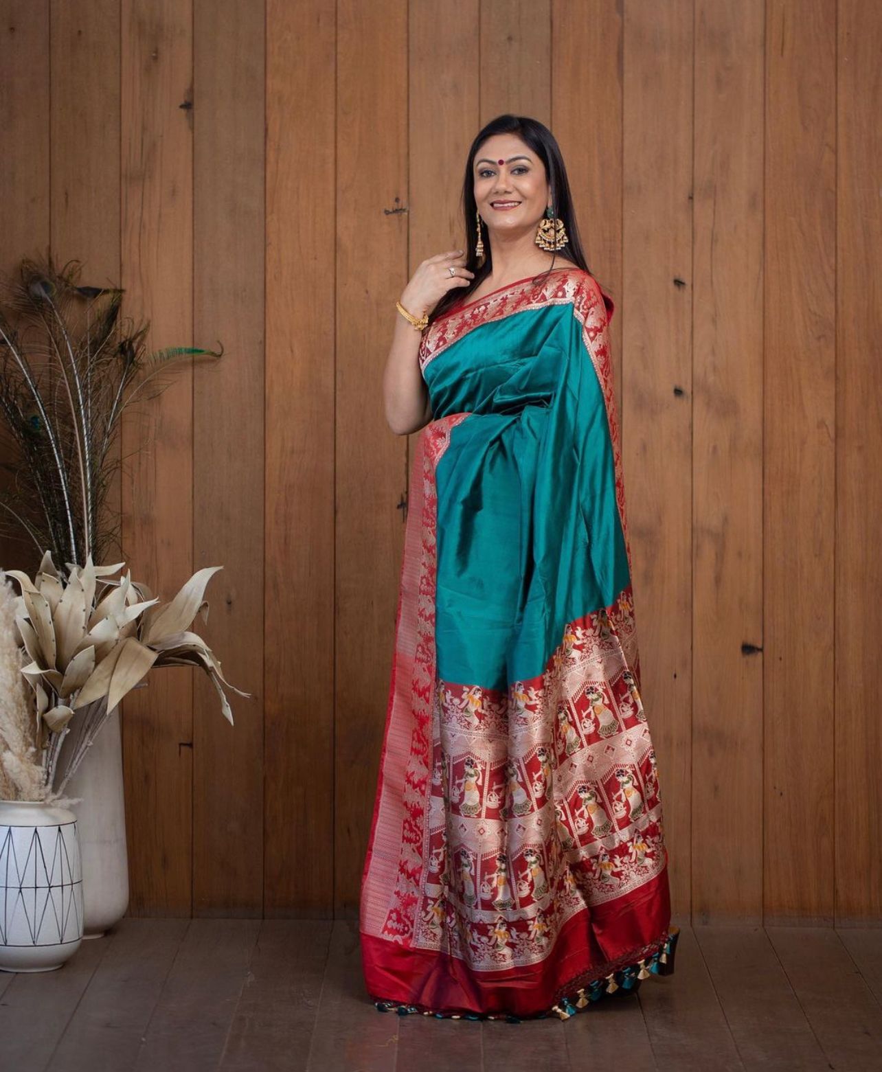 Glorious Rama Paithani Silk Saree With Ethnic Blouse Piece