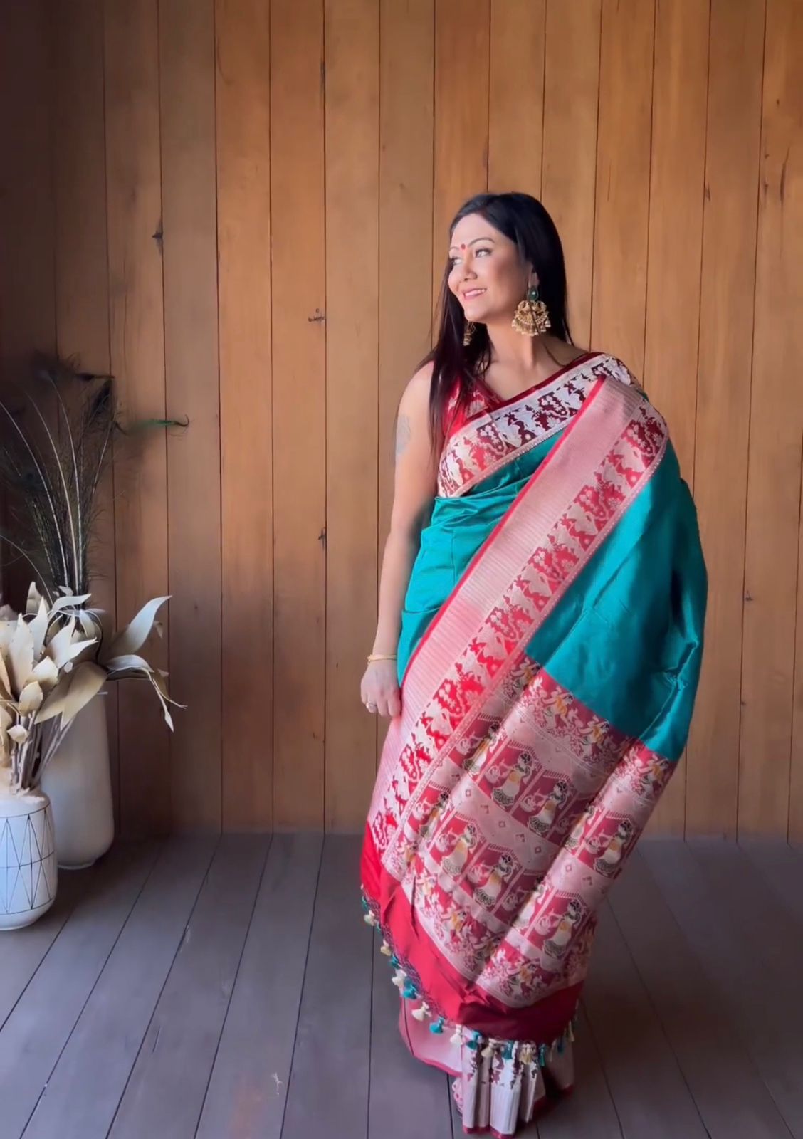 Glorious Rama Paithani Silk Saree With Ethnic Blouse Piece