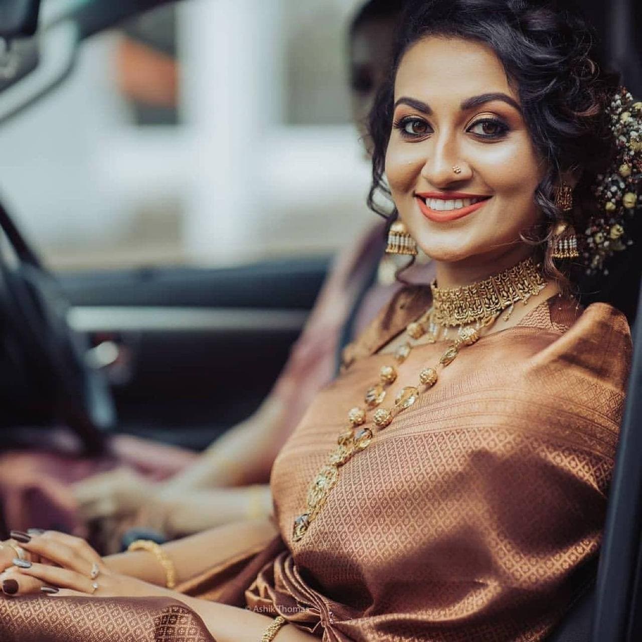 Hypnotic Wine Soft Banarasi Silk Saree With Snazzy Blouse Piece