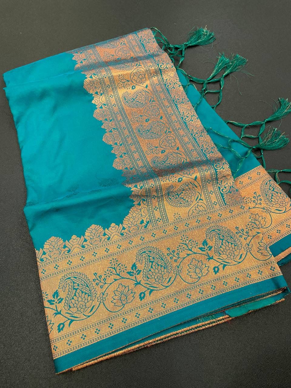 Elegant Firozi Soft Banarasi Silk Saree With Snazzy Blouse Piece