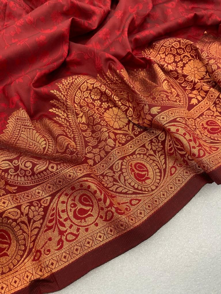 Flattering Maroon Soft Banarasi Silk Saree With Snazzy Blouse Piece