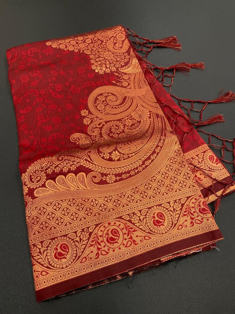 Flattering Maroon Soft Banarasi Silk Saree With Snazzy Blouse Piece