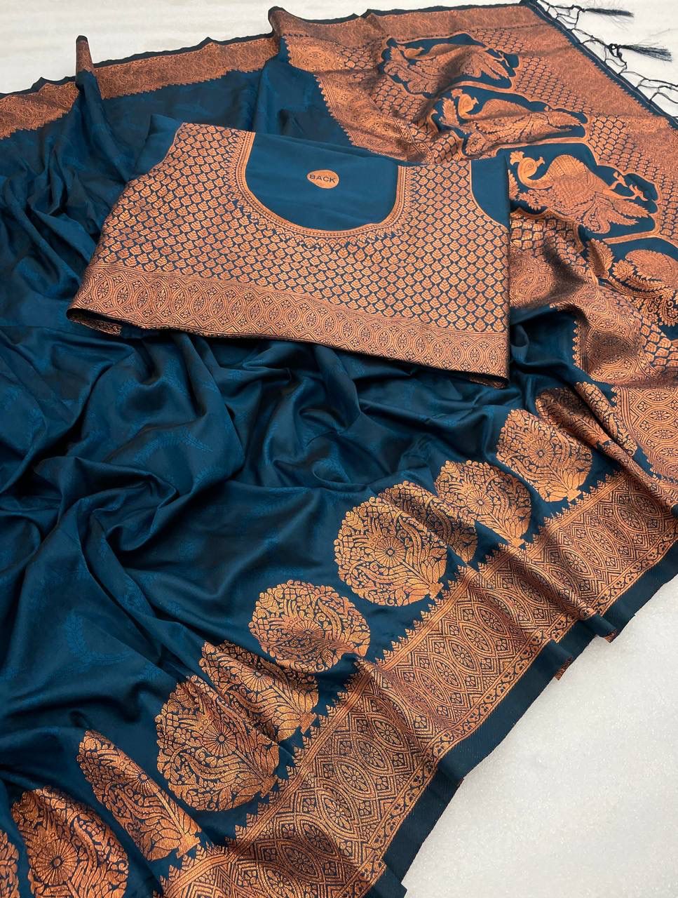Amazing Rama Soft Banarasi Silk Saree With Snazzy Blouse Piece