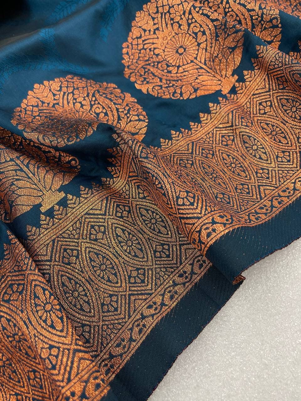 Amazing Rama Soft Banarasi Silk Saree With Snazzy Blouse Piece