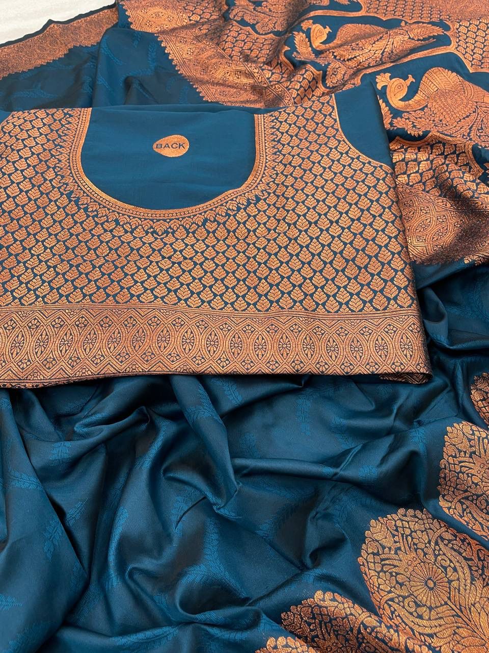 Amazing Rama Soft Banarasi Silk Saree With Snazzy Blouse Piece