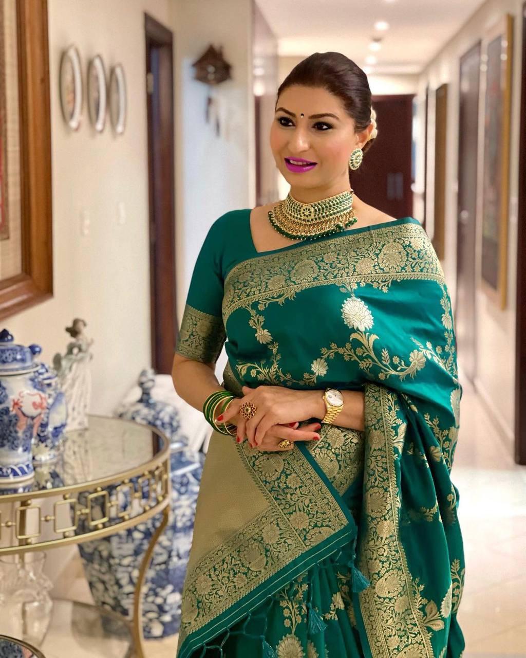 Beautiful Green Soft Silk Saree With Pretty Blouse Piece