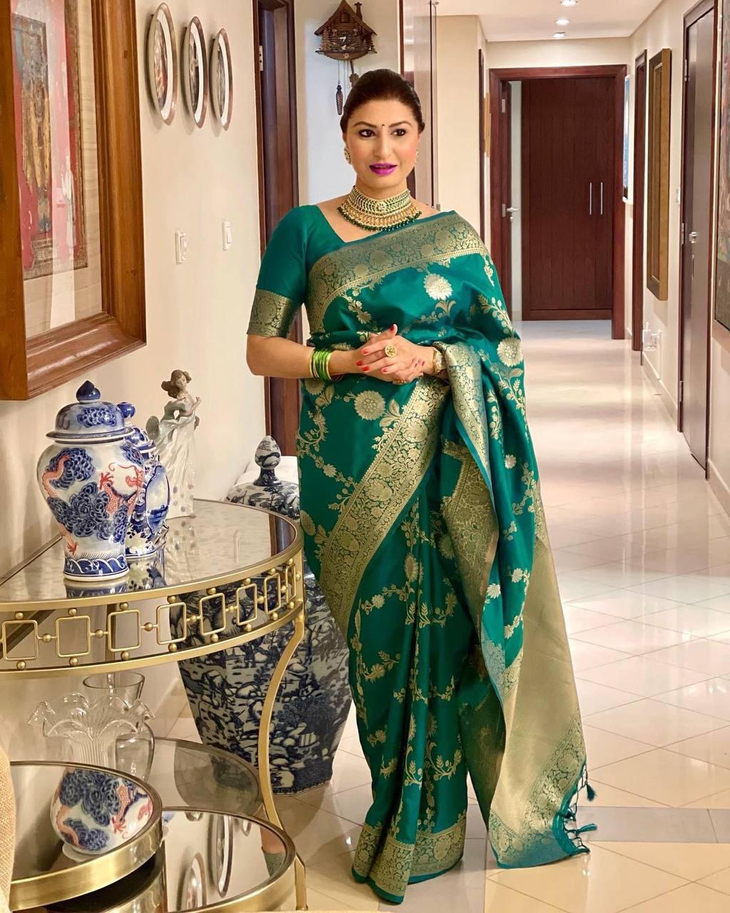Beautiful Green Soft Silk Saree With Pretty Blouse Piece