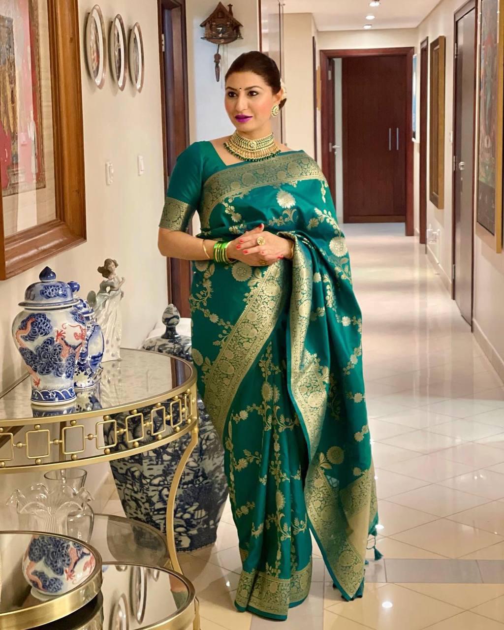 Beautiful Green Soft Silk Saree With Pretty Blouse Piece