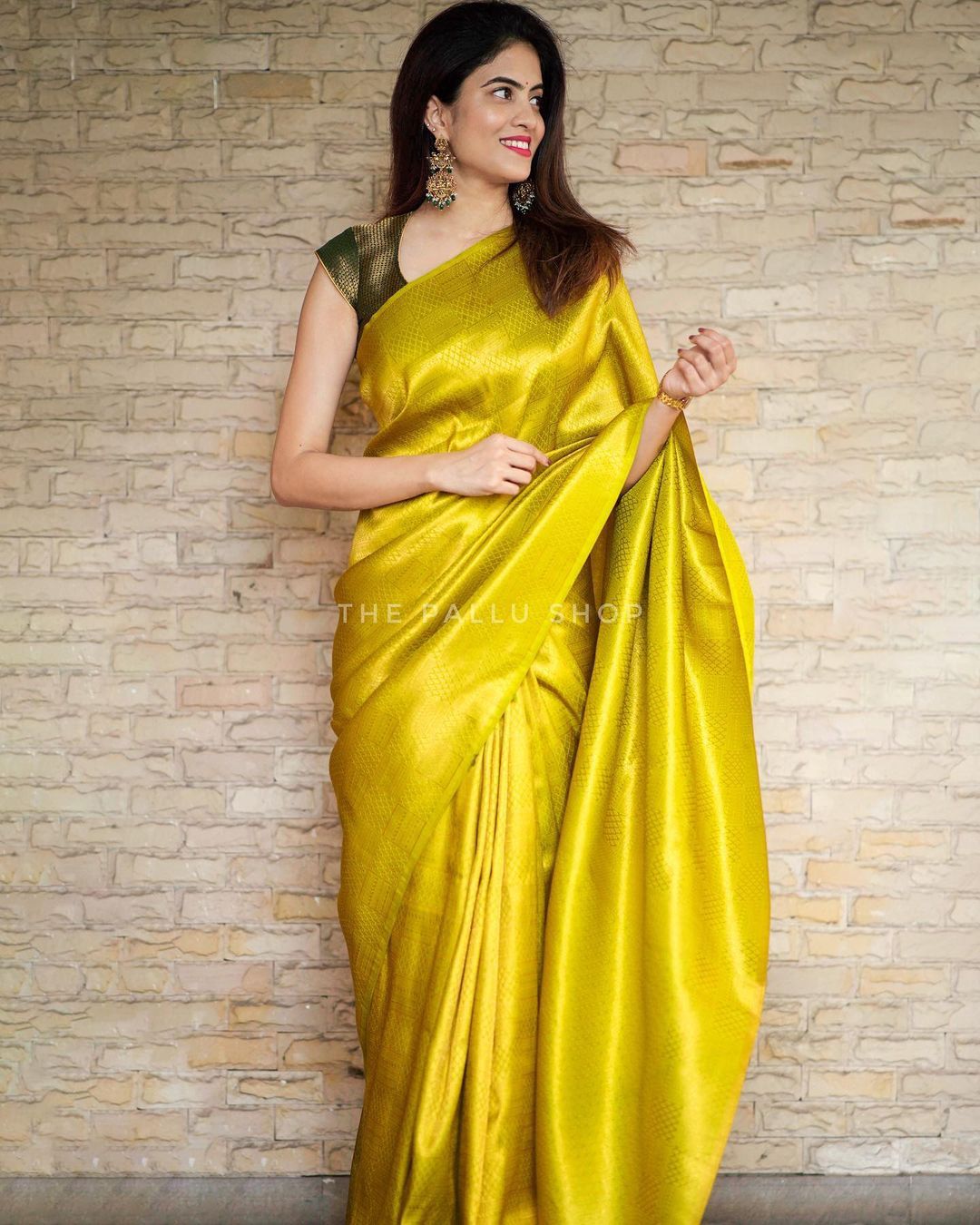 Divine Yellow Soft Silk Saree with Excellent Blouse Piece