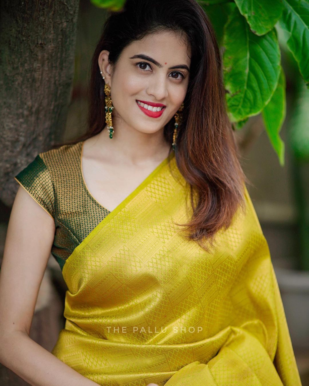 Divine Yellow Soft Silk Saree with Excellent Blouse Piece