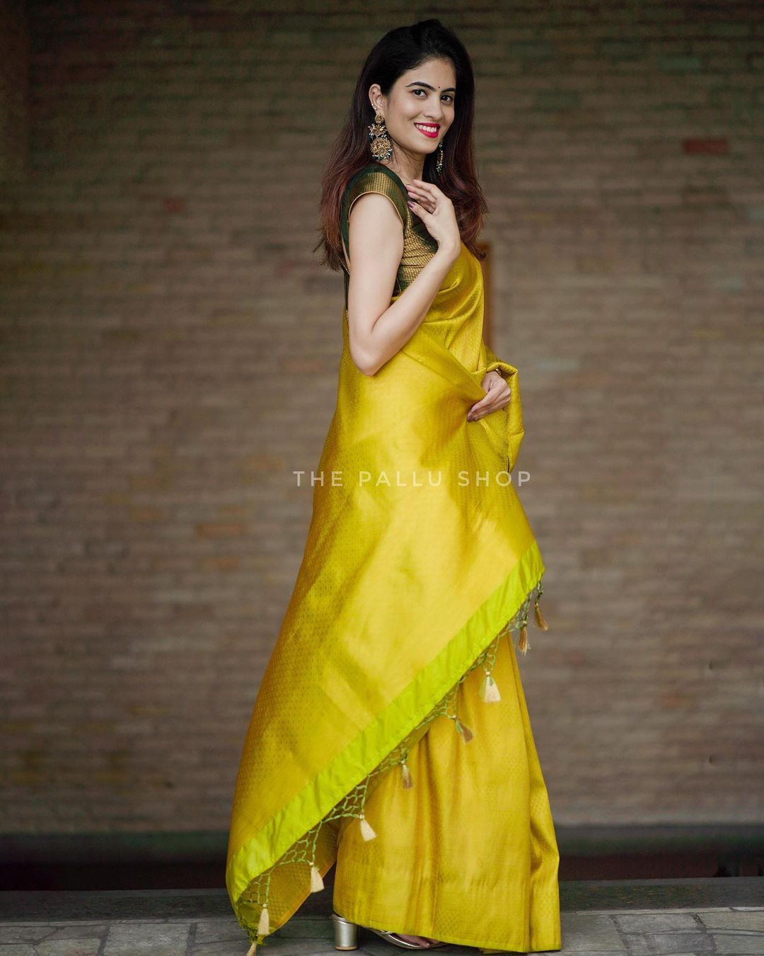 Divine Yellow Soft Silk Saree with Excellent Blouse Piece