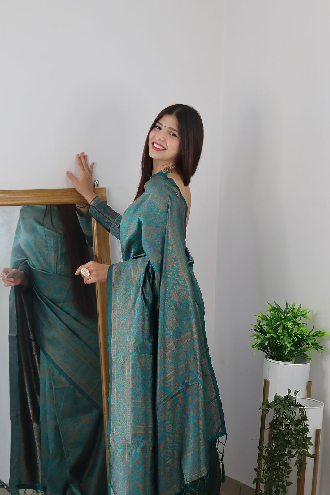 Demanding Rama Soft Banarasi Silk Saree With Lovely Blouse Piece